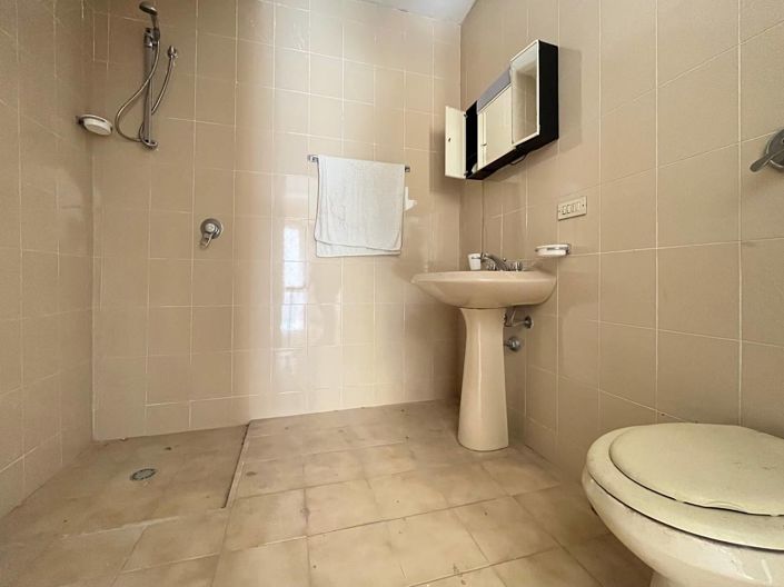 Image No.10-2 Bed House for sale