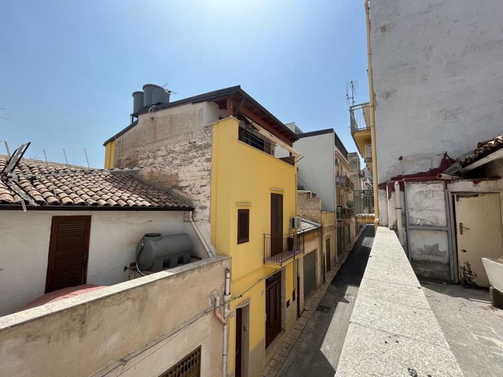 Image No.17-2 Bed House for sale