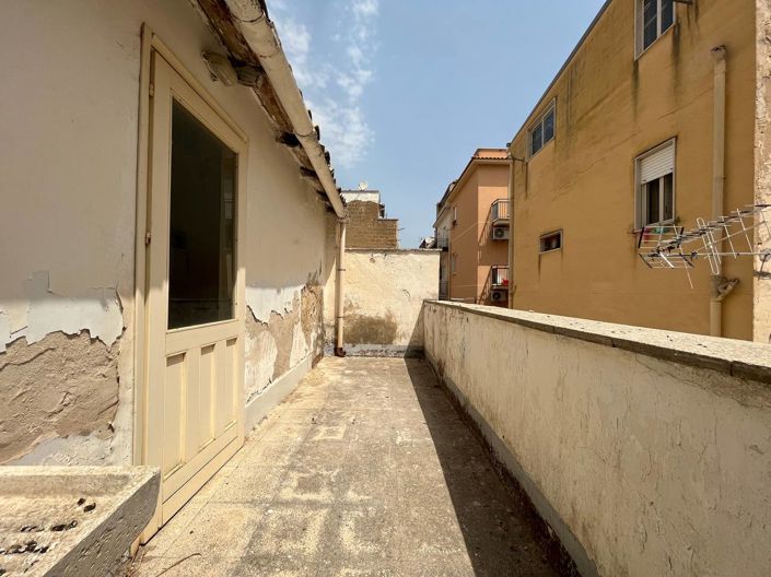 Image No.19-2 Bed House for sale