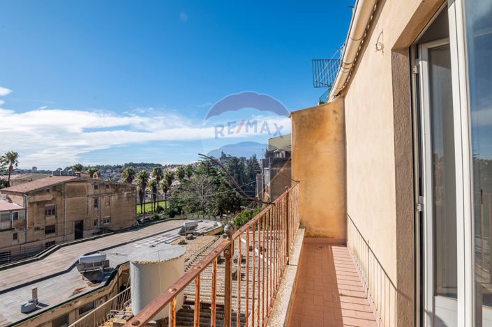 Image No.13-2 Bed House for sale