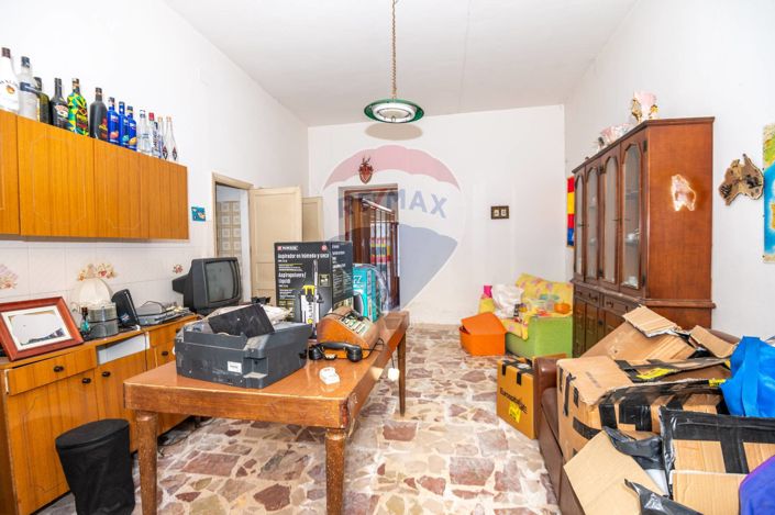 Image No.5-2 Bed House for sale