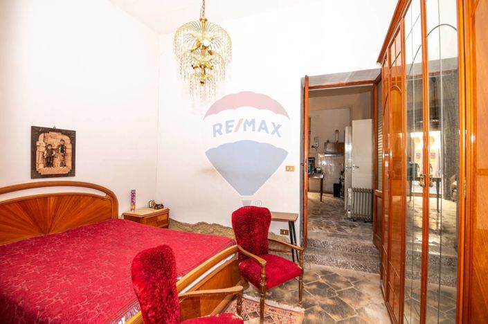 Image No.8-2 Bed House for sale