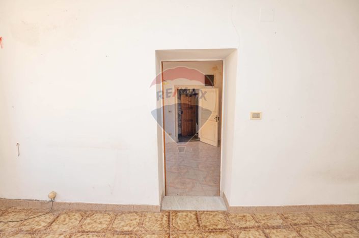 Image No.10-3 Bed House for sale