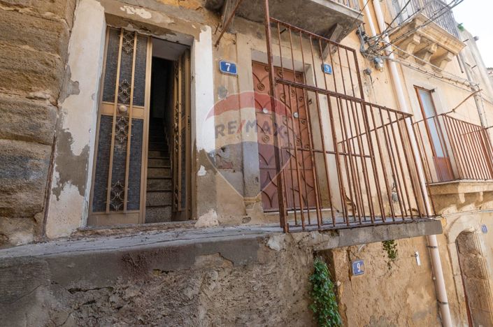 Image No.22-3 Bed House for sale