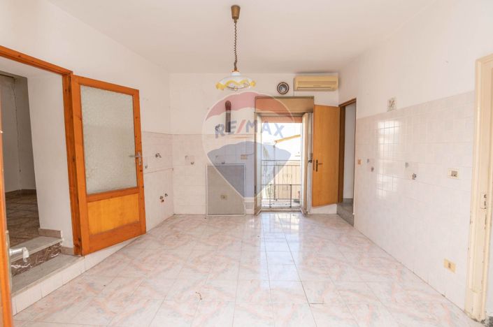 Image No.6-3 Bed House for sale