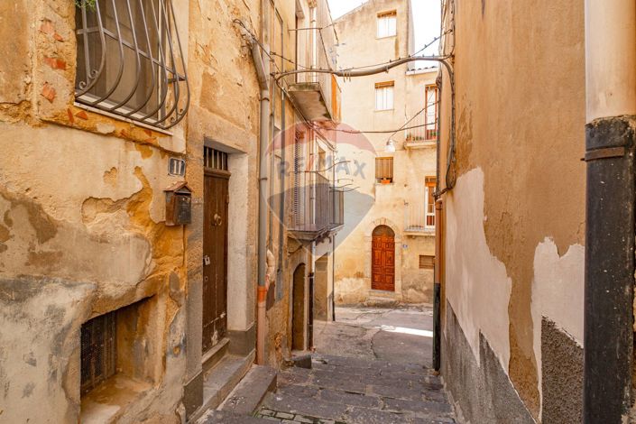 Image No.2-4 Bed House for sale