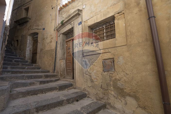 Image No.18-2 Bed House for sale