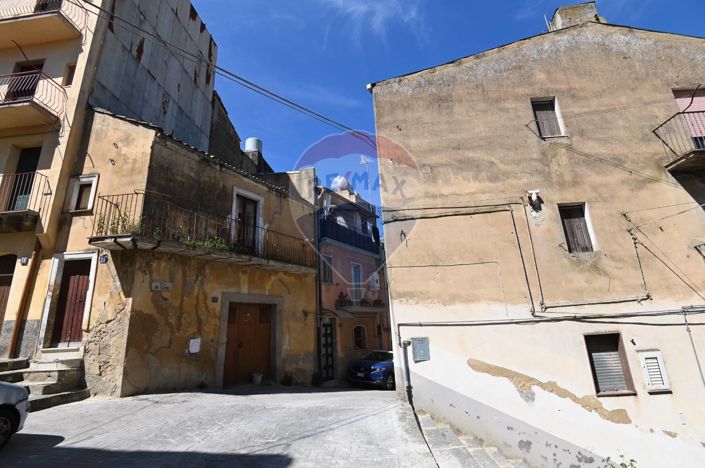 Image No.11-1 Bed House for sale