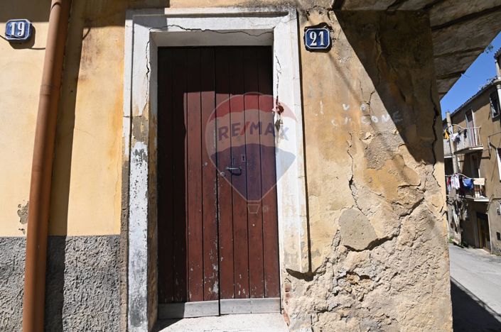 Image No.3-1 Bed House for sale