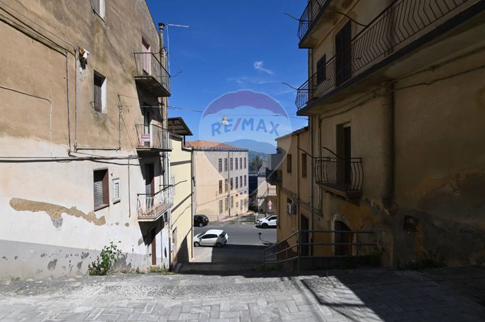 Image No.9-1 Bed House for sale