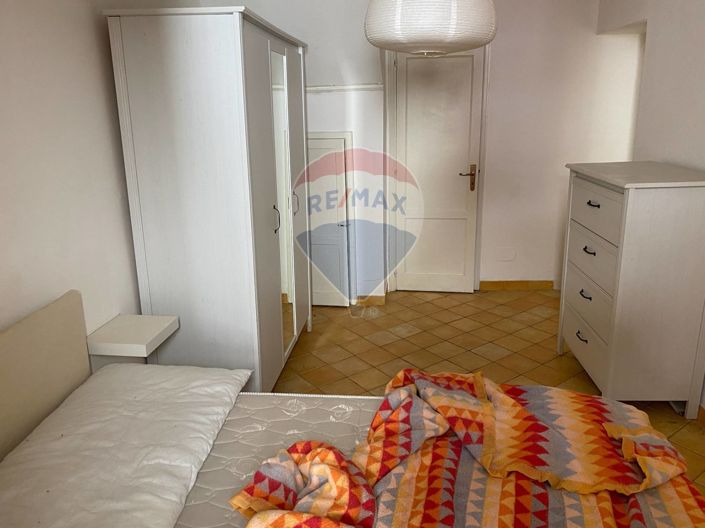 Image No.8-1 Bed House for sale