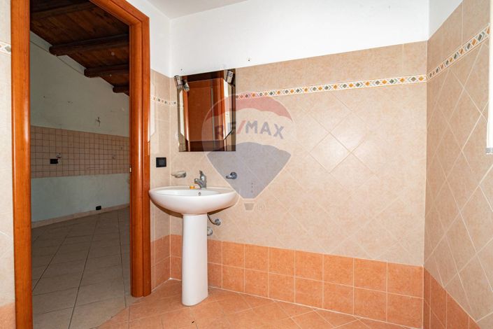 Image No.10-2 Bed House for sale