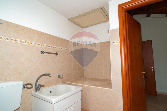 Image No.12-2 Bed House for sale