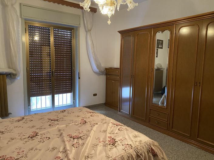 Image No.10-6 Bed House for sale