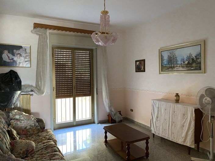 Image No.18-6 Bed House for sale