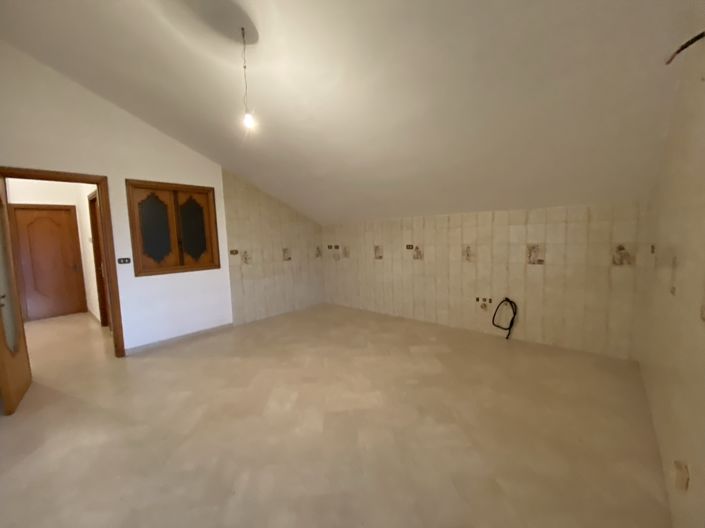 Image No.30-6 Bed House for sale