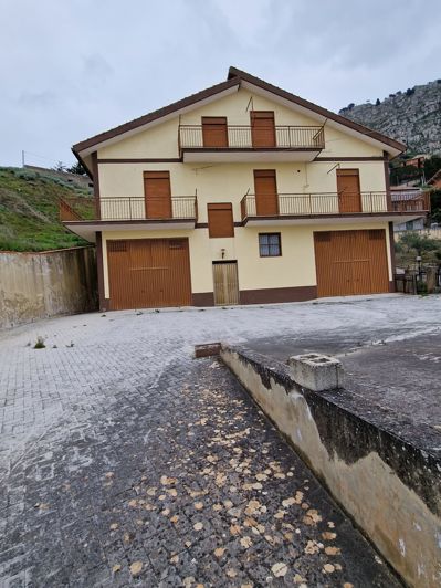 Image No.4-6 Bed House for sale