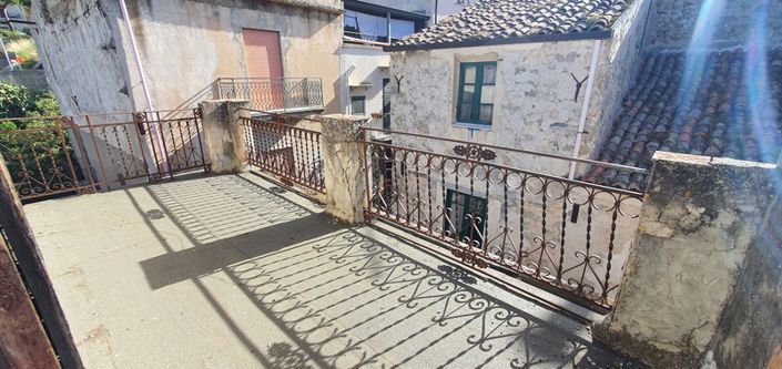 Image No.18-2 Bed House for sale