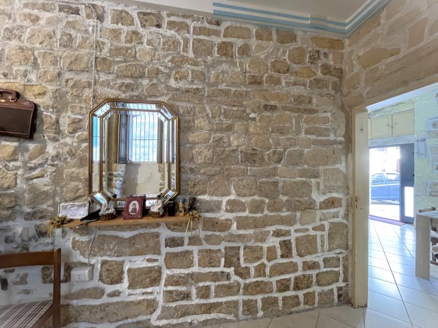 Image No.19-2 Bed House for sale