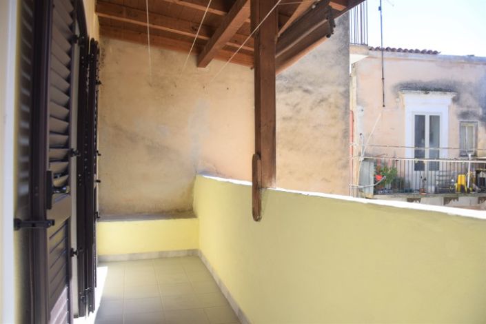 Image No.35-2 Bed House for sale