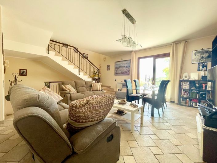 Image No.21-Villa de 3 chambres à vendre à Casteldaccia