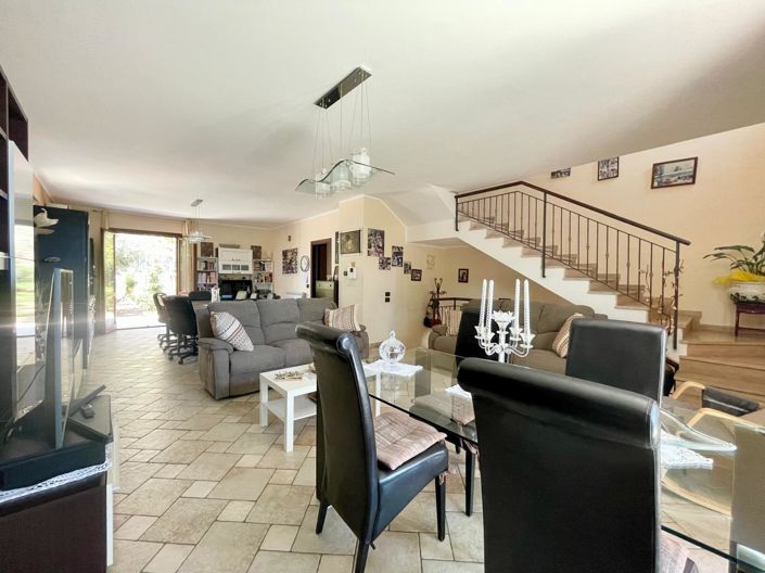 Image No.7-Villa de 3 chambres à vendre à Casteldaccia