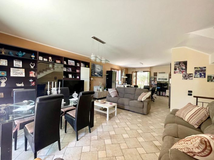 Image No.8-Villa de 3 chambres à vendre à Casteldaccia