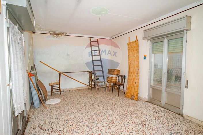 Image No.17-2 Bed House for sale