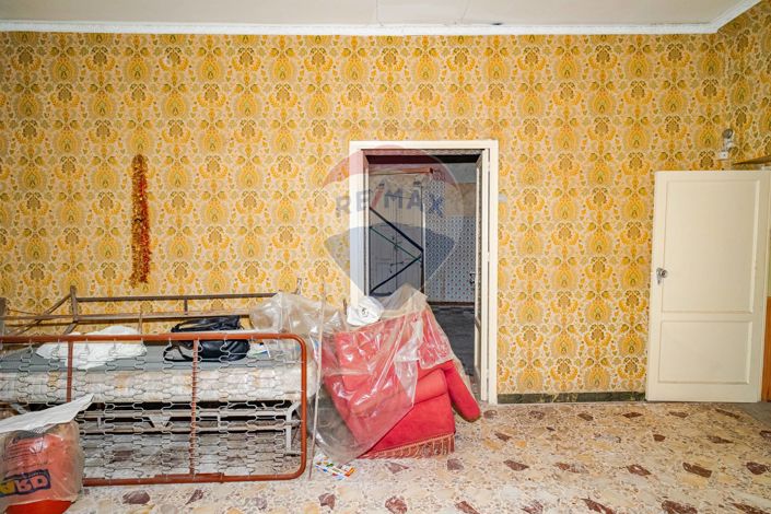 Image No.5-2 Bed House for sale