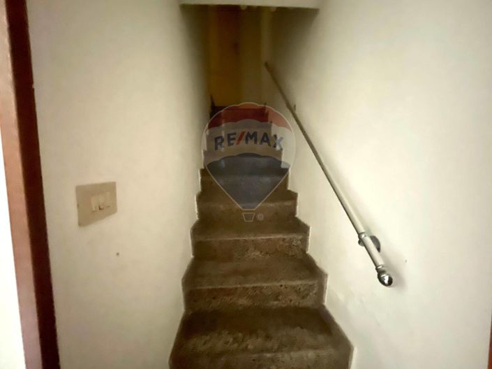 Image No.8-1 Bed House for sale