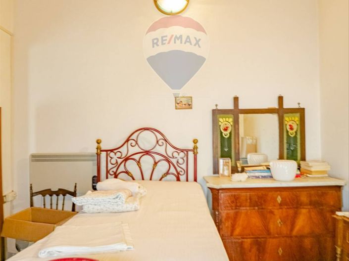 Image No.13-1 Bed House for sale