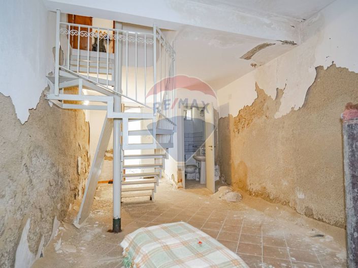 Image No.21-1 Bed House for sale