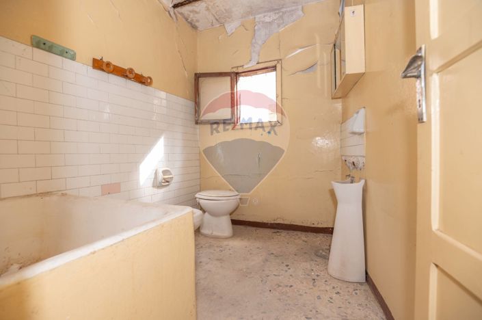 Image No.12-2 Bed House for sale