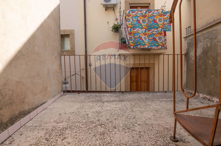 Image No.19-2 Bed House for sale