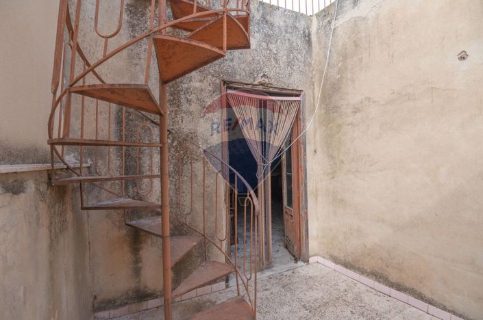 Image No.20-2 Bed House for sale