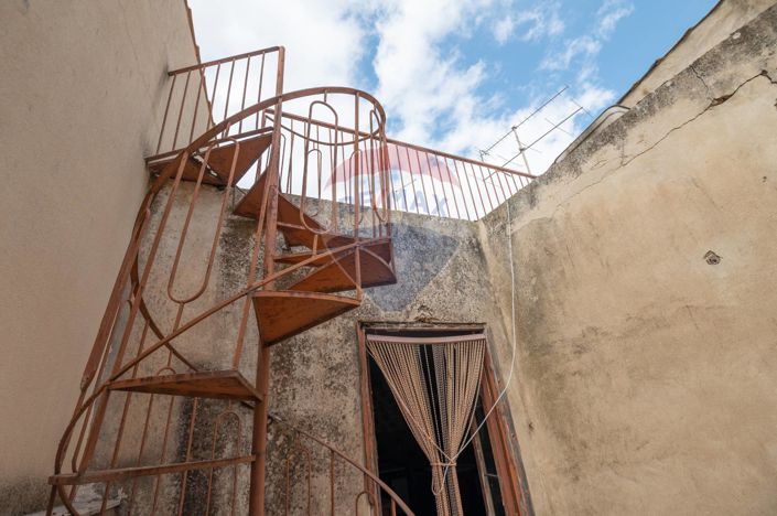 Image No.21-2 Bed House for sale