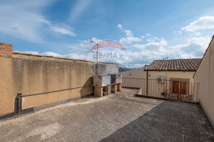 Image No.24-2 Bed House for sale