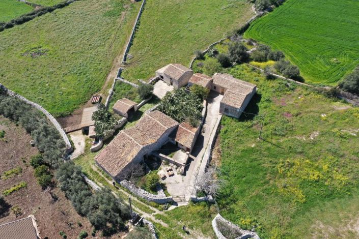 Image No.1-5 Bed Property for sale