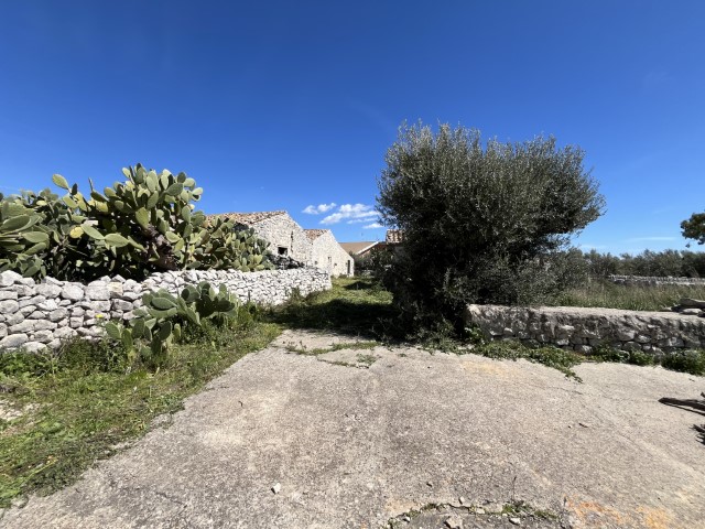 Image No.23-5 Bed Property for sale