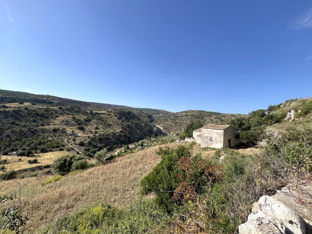 Image No.12-5 Bed Property for sale