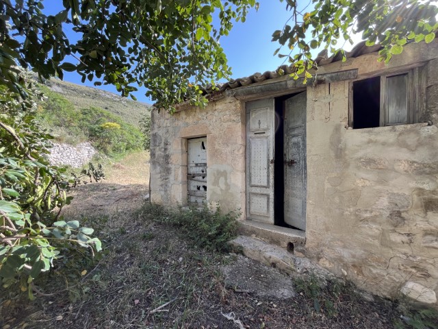 Image No.20-5 Bed Property for sale