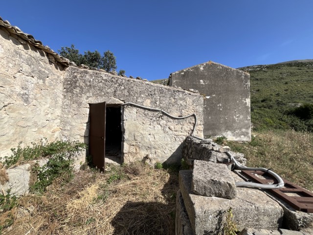 Image No.25-5 Bed Property for sale