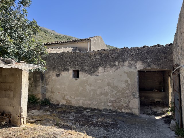 Image No.7-5 Bed Property for sale