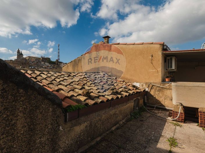 Image No.22-2 Bed House for sale