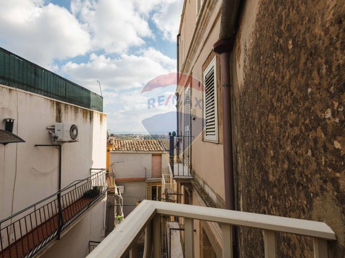 Image No.6-2 Bed House for sale