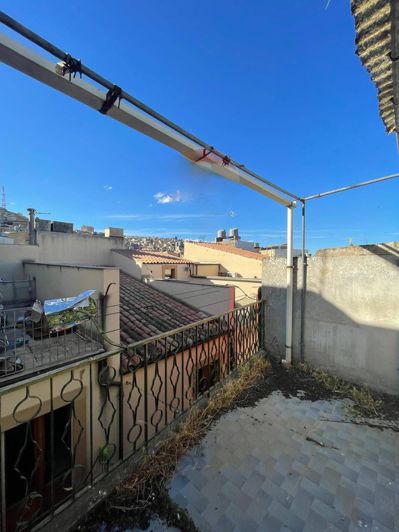Image No.1-2 Bed House for sale