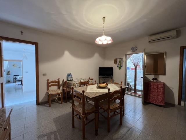 Image No.8-1 Bed House for sale