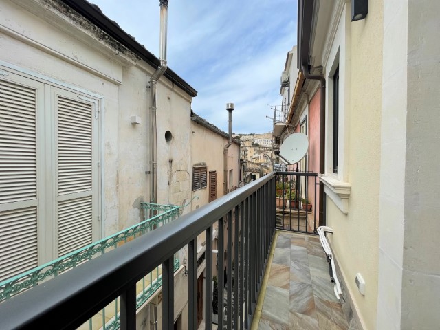 Image No.25-1 Bed House for sale