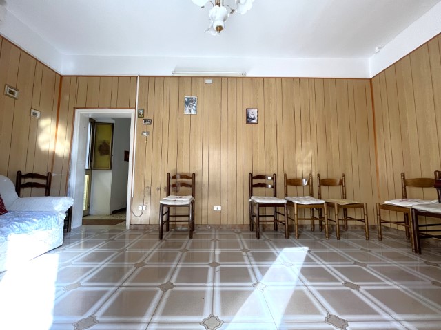 Image No.12-2 Bed House for sale