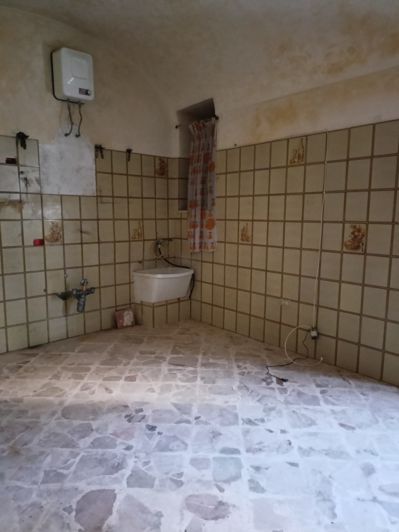 Image No.5-2 Bed House for sale